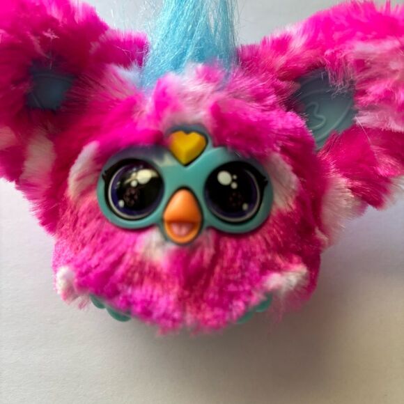 Furby Furblet - Pink and Blue - Picture 2 of 3